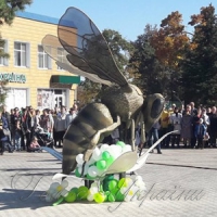 Пам’ятник бджолі