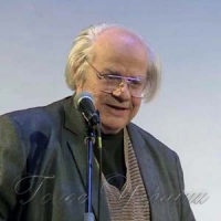 «Поети завжди підпирали небо»