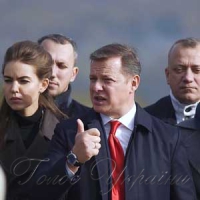 «Депутати не мають права гуляти, коли людей грабують»