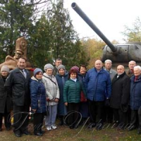 Монументи Героям повернули