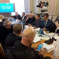 Не розділяти людей на «білих» і «чорних»