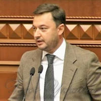 Якби можновладцям зарплати районних медиків, та ще й із затримкою