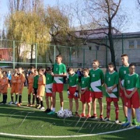 У школи — свій майданчик