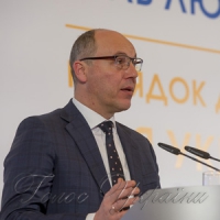 Усі люди народжуються вільними і рівними