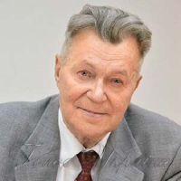 Присвятив себе підвищенню кваліфікації кадрів