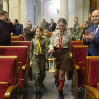 У Верховній Раді запалав символ любові, добра та єдності - Вифлеємський вогонь