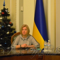 Наполягаємо на звільненні  заручників Кремля до нового року