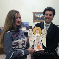 ...Янголи злетілись звідусіль