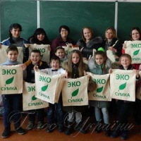 Наступ на пластикове сміття почали зі шкільних торбинок