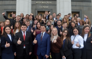 Відчути високу відповідальність державних службовців