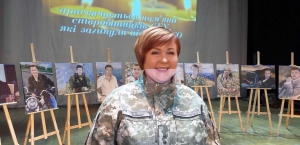 А на портретах вони усміхнені та щасливі...
