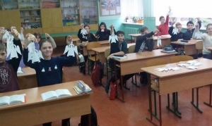 Школи Хмельницького заповнили білі ангели