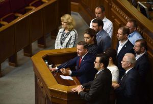 Ляшко вимагає обмежити космічні  зарплати суддям