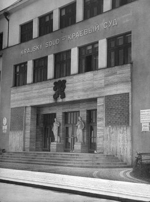 Кому таки належатиме історична будівля?