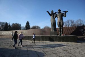 Монумент слави — без аварійної стели