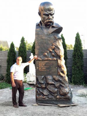 Уже й Кобзар їм заважає...