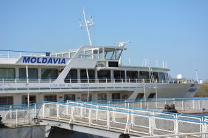 Теплоходи готують до навігації
