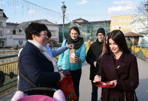 Учні Ужгорода прагнуть ощасливити ровесників