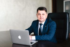 Дати гідну заробітну плату лікарю
