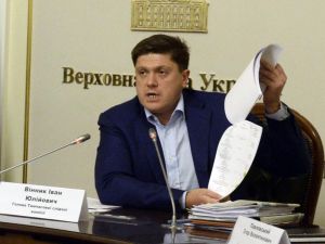 Цілком боєздатні танки розпродувалися попередніми керівниками Міноборони буквально за безцінь
