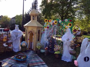 Розквітли писанками дерева