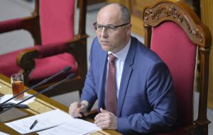 Під час прийому на держслужбу складатимуть іспити лише ті,  хто не вивчав українську в школі
