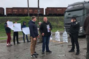 Містяни перекрили дорогу