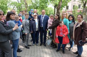 І хмари розступилися від щастя