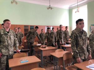 Жінки мають право нарівні з чоловіками навчатися у військових закладах