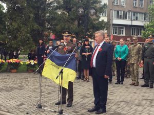 Передали бойове знамено