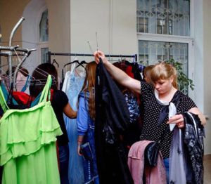 Стартувала акція «Подаруй випускну сукню»
