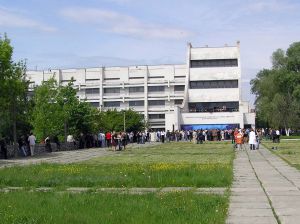 In Physics We Trust — фізичний факультет