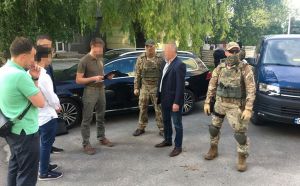 Депутата затримали з першим «траншем» хабара
