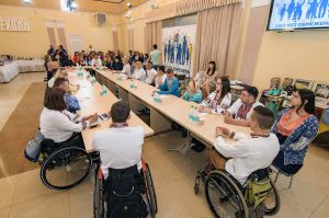 Інвалідний візочок не обмежує спілкування