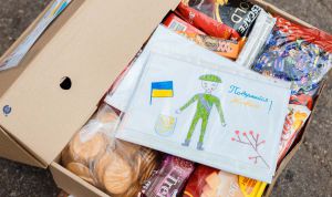 Дитячі малюнки носять біля серця
