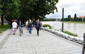 На боротьбу зі стихією кинуто всі сили