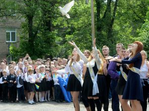 Сьогодні у столичних школах пролунає останній дзвоник