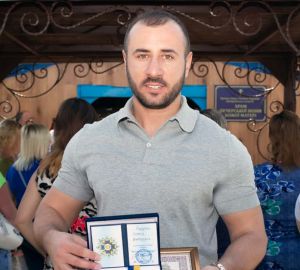 Постійно допомагають військовим і жителям прифронтової зони