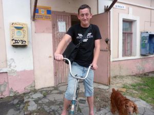 У Херсоні чоловік-листоноша працює за двох