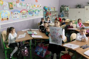 Нові парти для школярів і... майбутніх педагогів