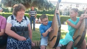Сесію Черкаської обласної пікетували... юні бандуристи