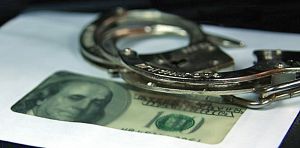 Чиновницю впіймали на хабарі