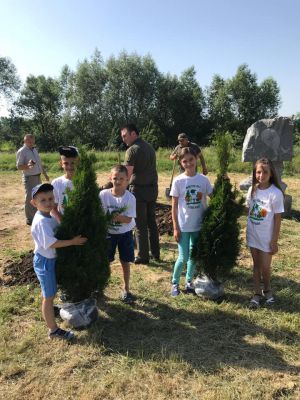 Під деревом, яке посадив дідусь, відпочиватиме онук