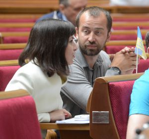 Президент має невідкладно дати відповідь щодо переданого на підпис закону про ТСК