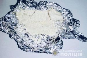 Наркотики продавав, перебуваючи під арештом