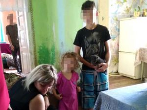 Недбайливу матір із села Табачуки застерегли, що заберуть дітей