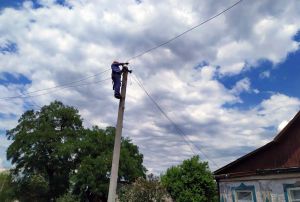 У Катеринівці звикли ремонтувати під прицілом снайперів