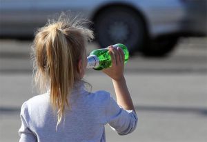 Зафіксували дитячу пиятику на курортах Херсонщини