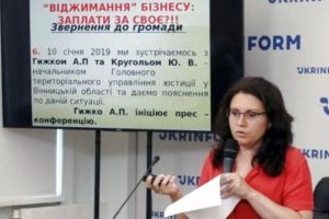 Подружжю фермерів спалили три авто і відібрали бізнес