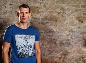 Чотириста тисяч на допомогу пораненому бійцеві